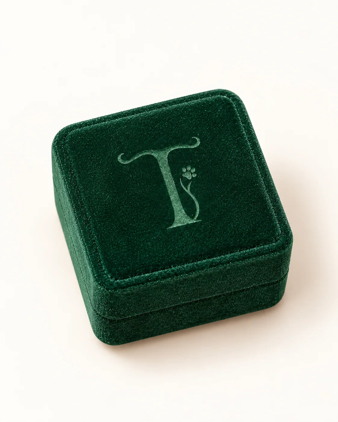 Closed dark-green Treuespur jewelry gift box with logo