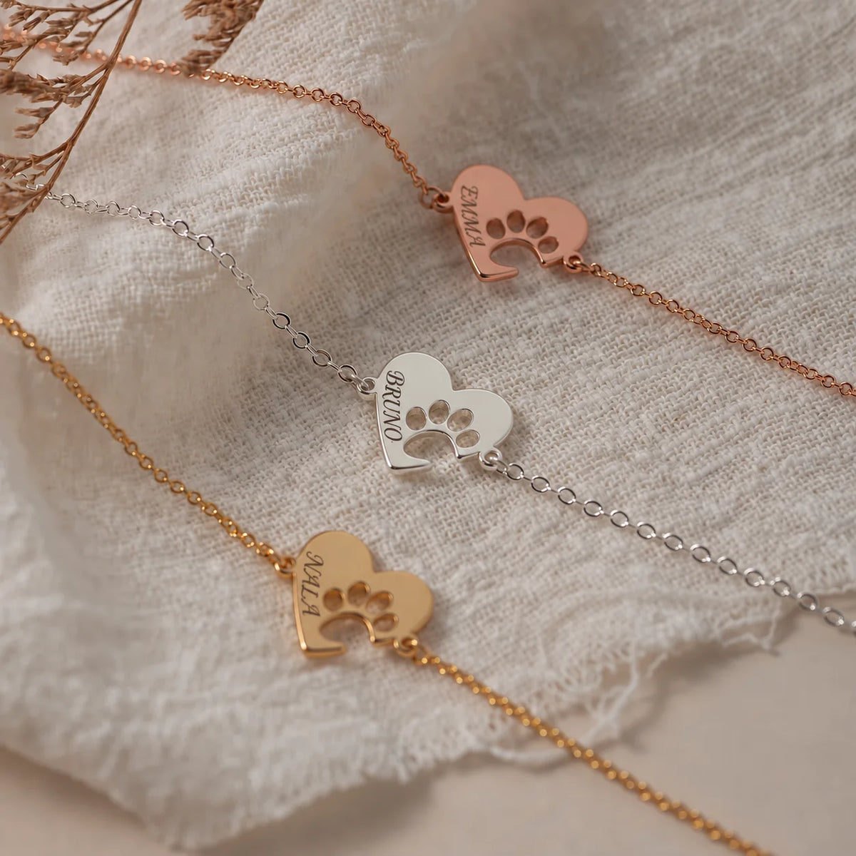 Personalized two-heart bracelet with pet name and paw motif – product detail 1