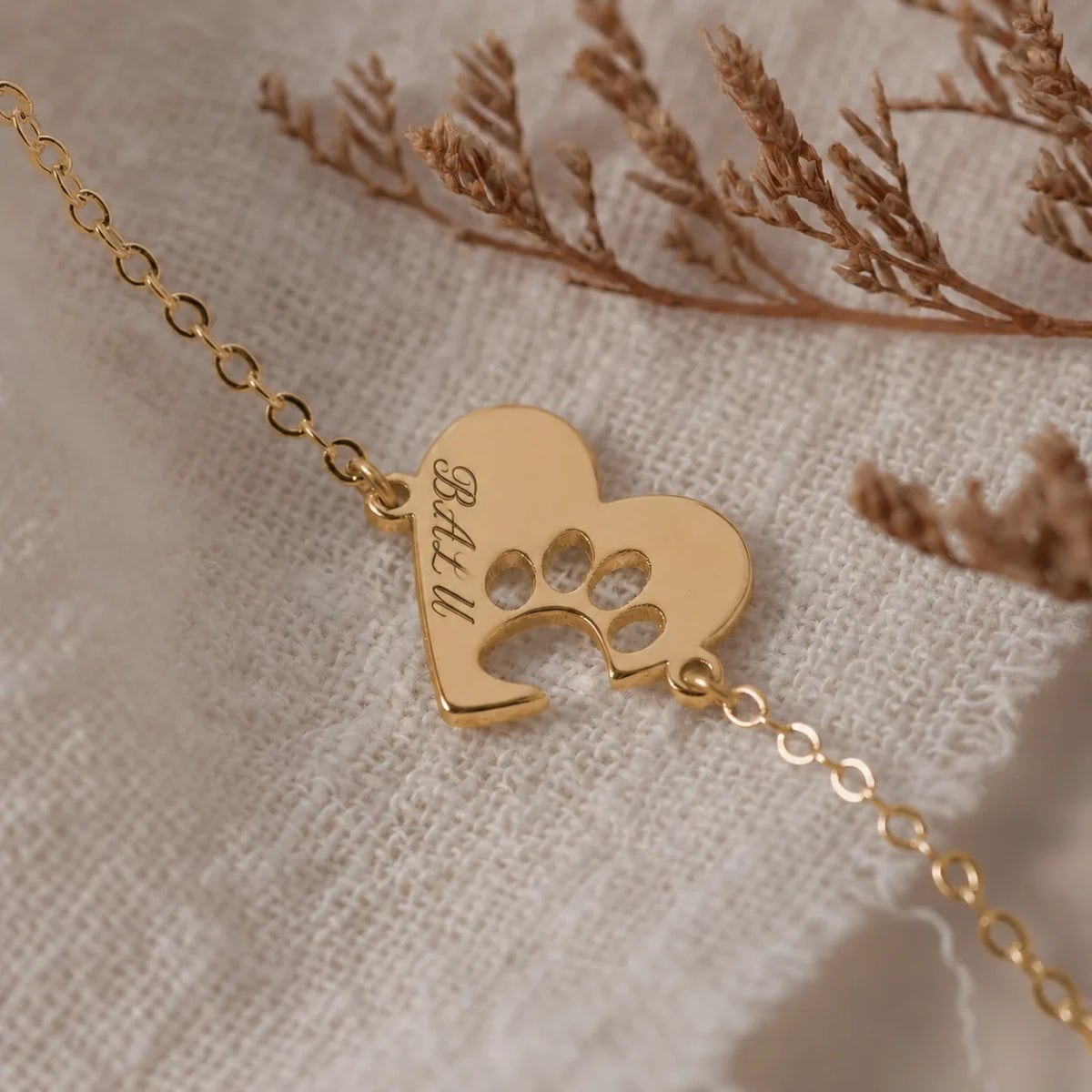 Personalized two-heart bracelet with pet name and paw motif – product detail 4